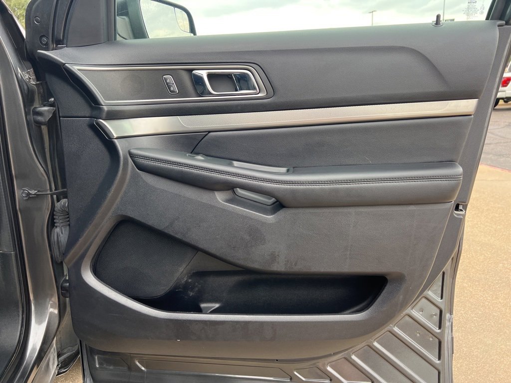 Certified 2019 Ford Explorer XLT image 17