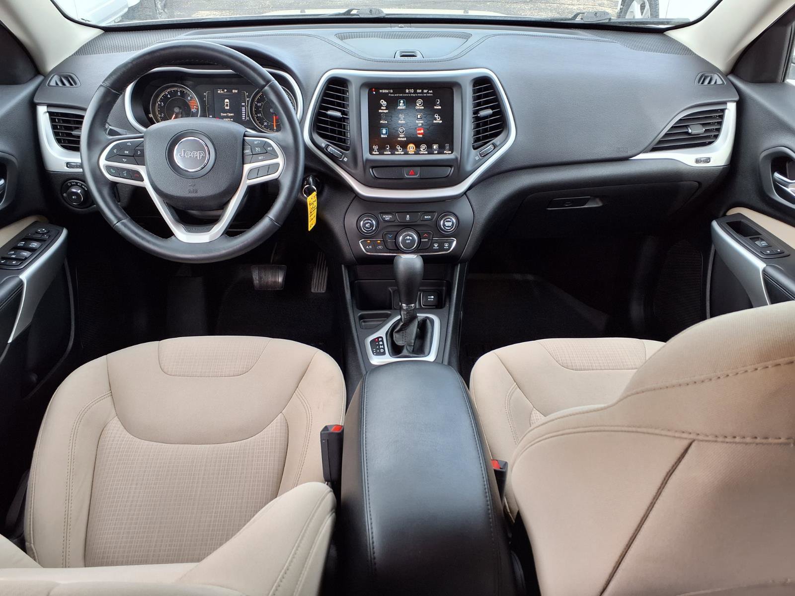 Used 2017 Jeep Cherokee Latitude FWD image 9