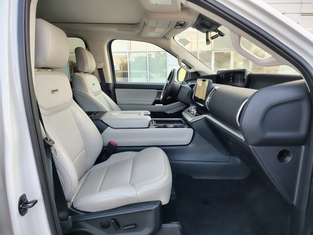 Certified 2025 Ford Expedition Max Platinum w/ Driver's Package AWD/4WD image 14