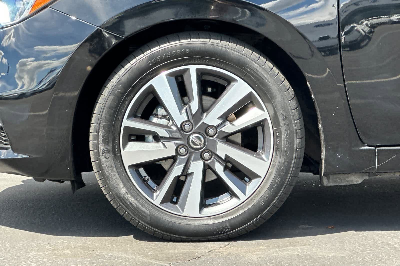 Used 2021 Nissan Versa SV image 25