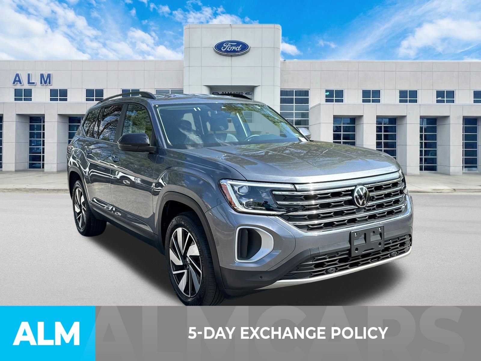 Used 2025 Volkswagen Atlas SE FWD image 3