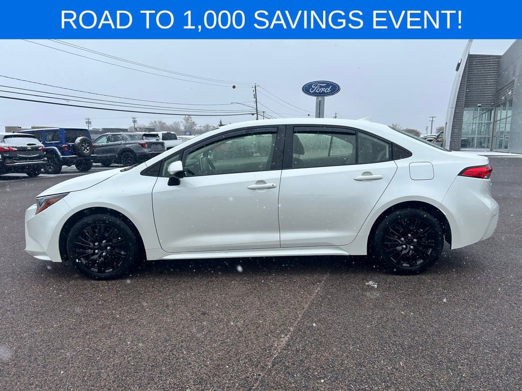 Used 2020 Toyota Corolla LE image 3
