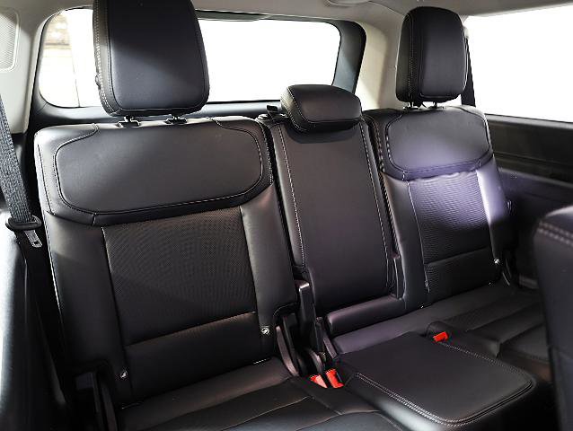 Certified 2025 Ford Expedition Max Platinum image 11