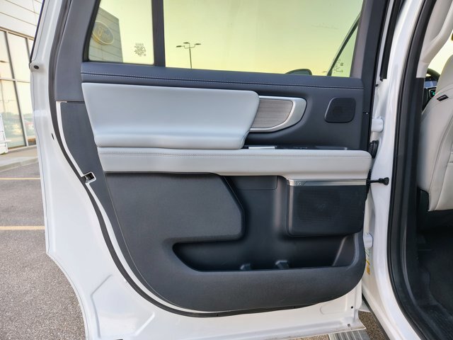 Certified 2025 Ford Expedition Max Platinum w/ Driver's Package AWD/4WD image 11