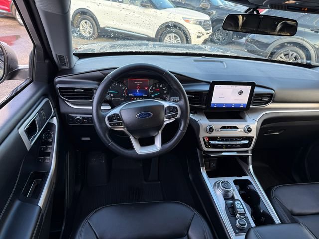 Certified 2022 Ford Explorer XLT w/ Equipment Group 202A image 6