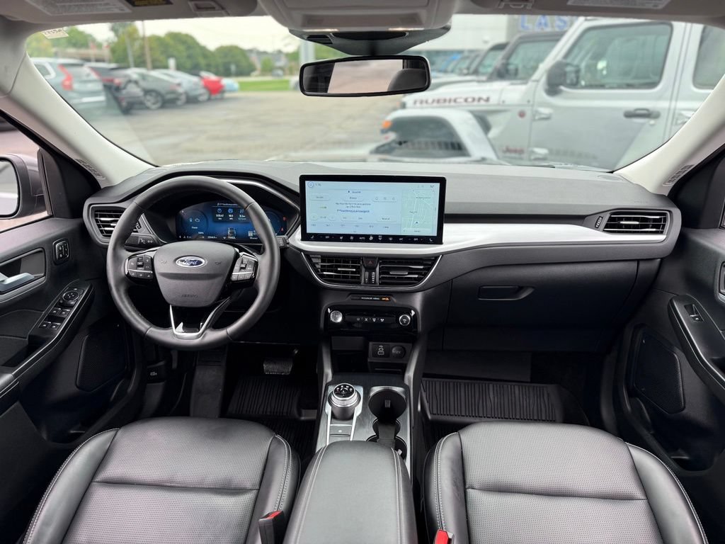 Certified 2025 Ford Escape Platinum AWD/4WD video 2