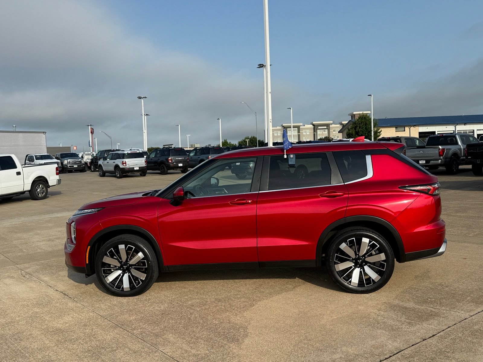 Used 2025 Mitsubishi Outlander SE FWD image 8