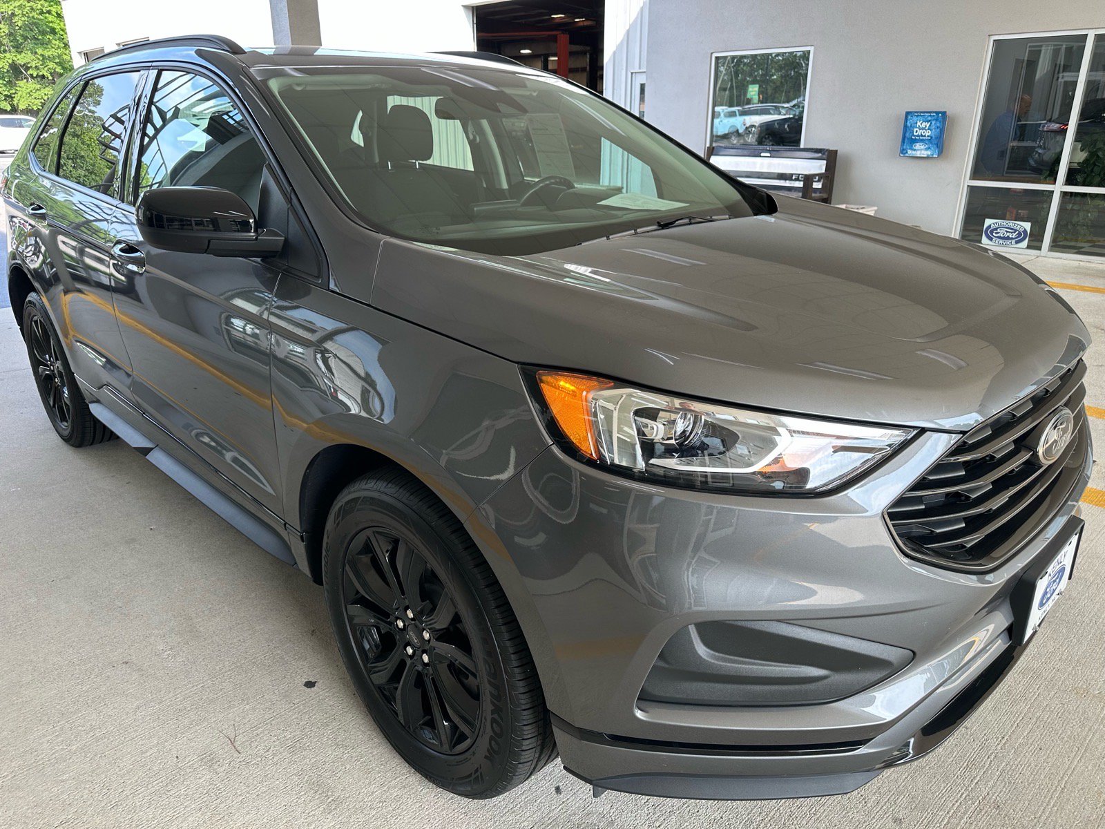 Certified 2024 Ford Edge SE w/ Black Appearance Package AWD/4WD image 8