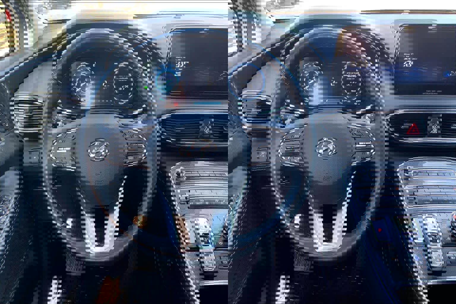 Used 2023 Hyundai Santa Fe Limited image 7