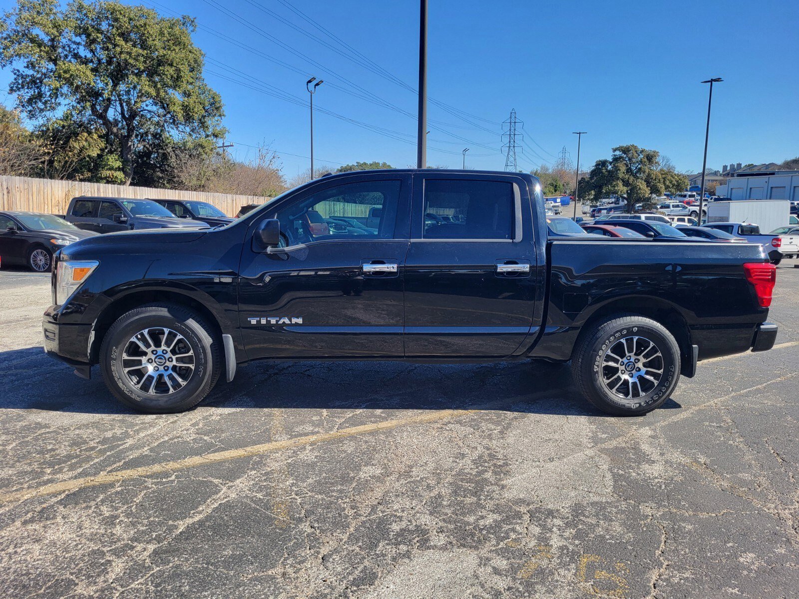 Used 2021 Nissan Titan SV w/ SV Convenience Package image 6