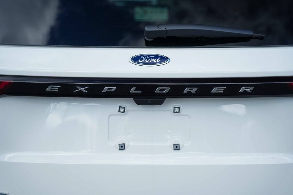 Certified 2026 Ford Explorer Active AWD/4WD image 11