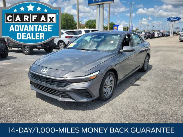 Used 2025 Hyundai Elantra Hybrid FWD image 3