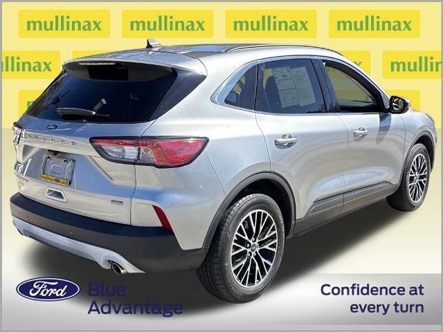 Certified 2022 Ford Escape Titanium video 3