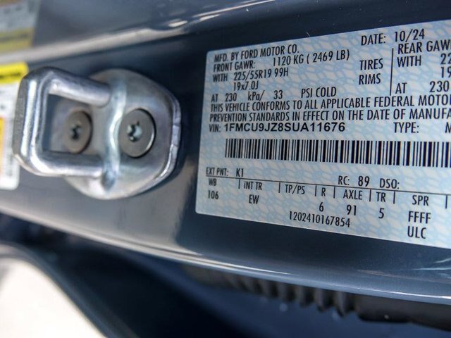 Certified 2025 Ford Escape Platinum w/ Class II Trailer Tow Package AWD/4WD image 33