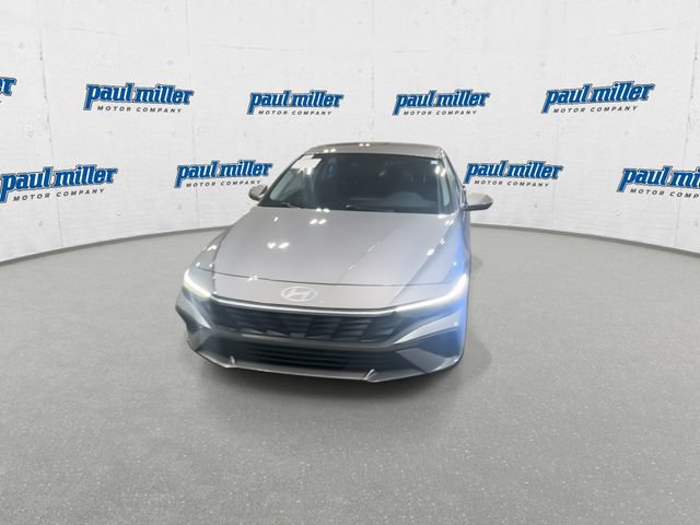 Used 2025 Hyundai Elantra SE FWD image 3