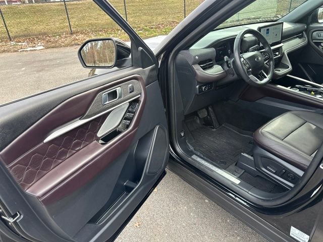 Certified 2025 Ford Explorer Platinum w/ Ultimate Package image 41