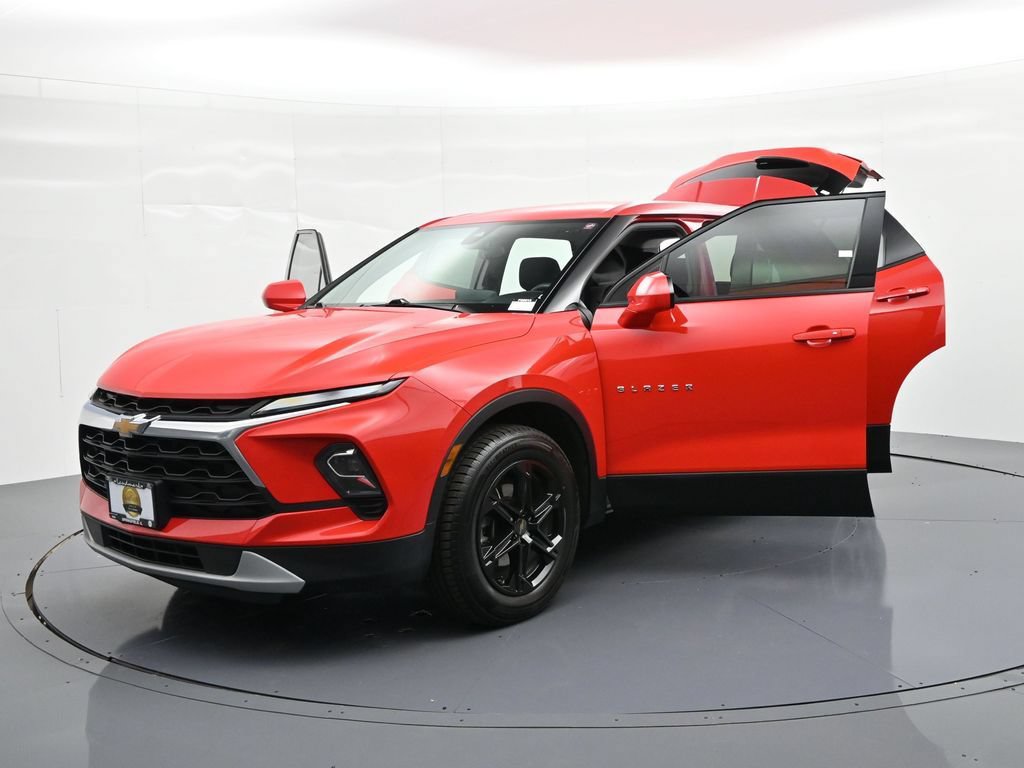 Used 2023 Chevrolet Blazer LT FWD image 32