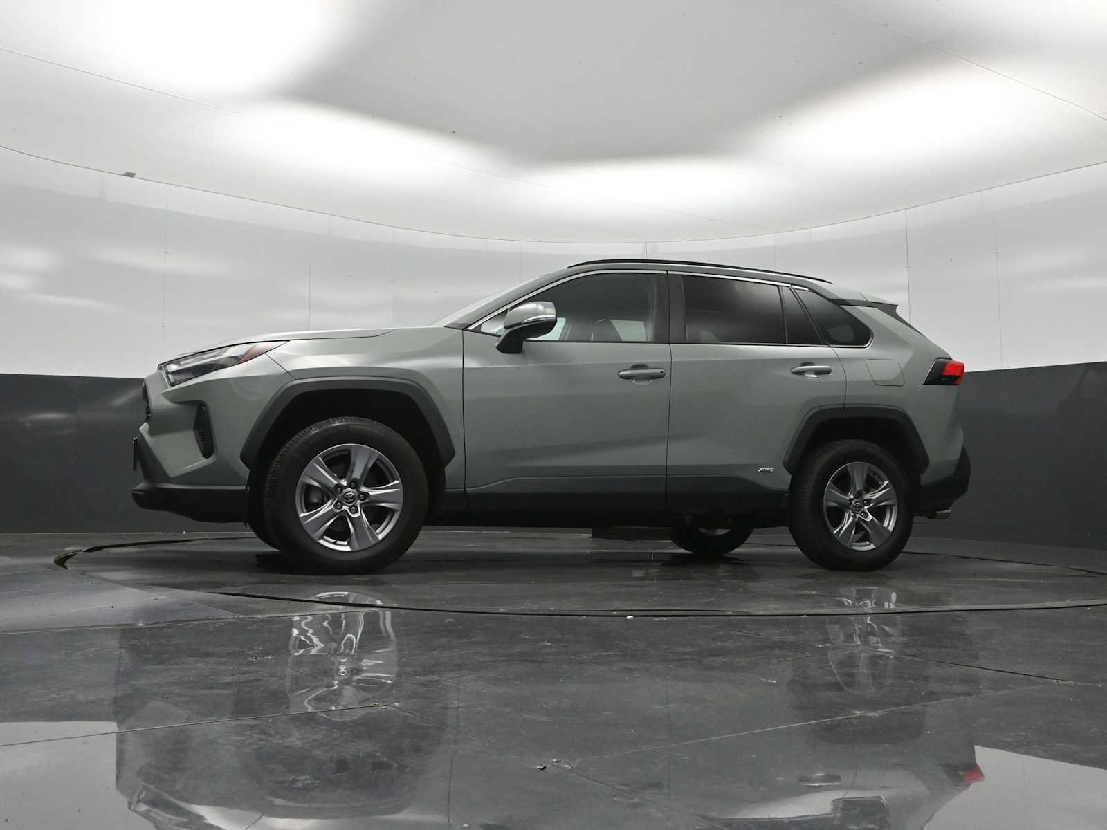 Used 2022 Toyota RAV4 XLE w/ XLE Grade Weather Package AWD/4WD image 28