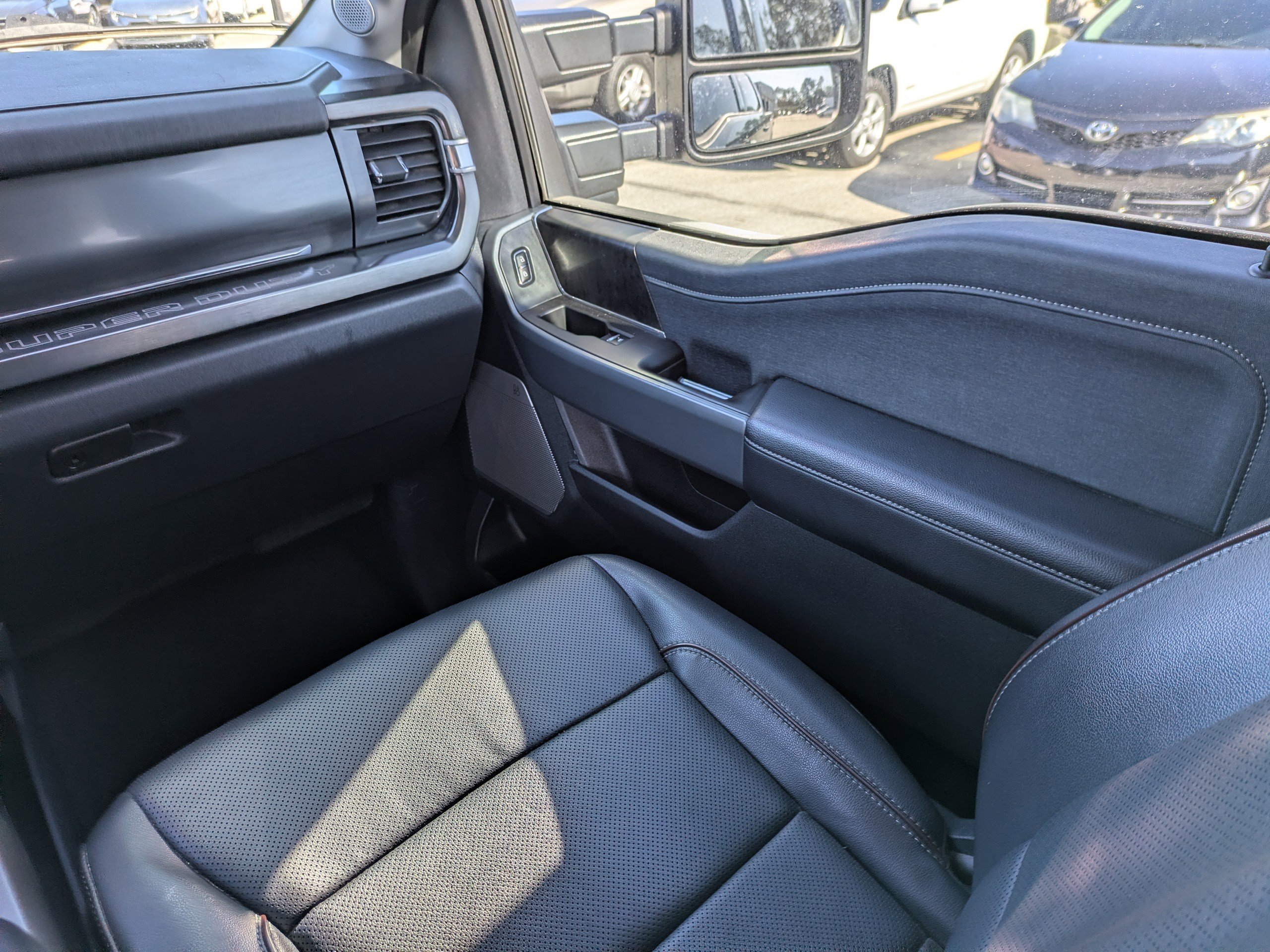 Certified 2023 Ford F250 Lariat w/ Lariat Ultimate Package image 17