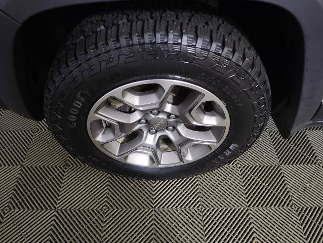 Used 2021 Jeep Cherokee Trailhawk AWD/4WD image 38