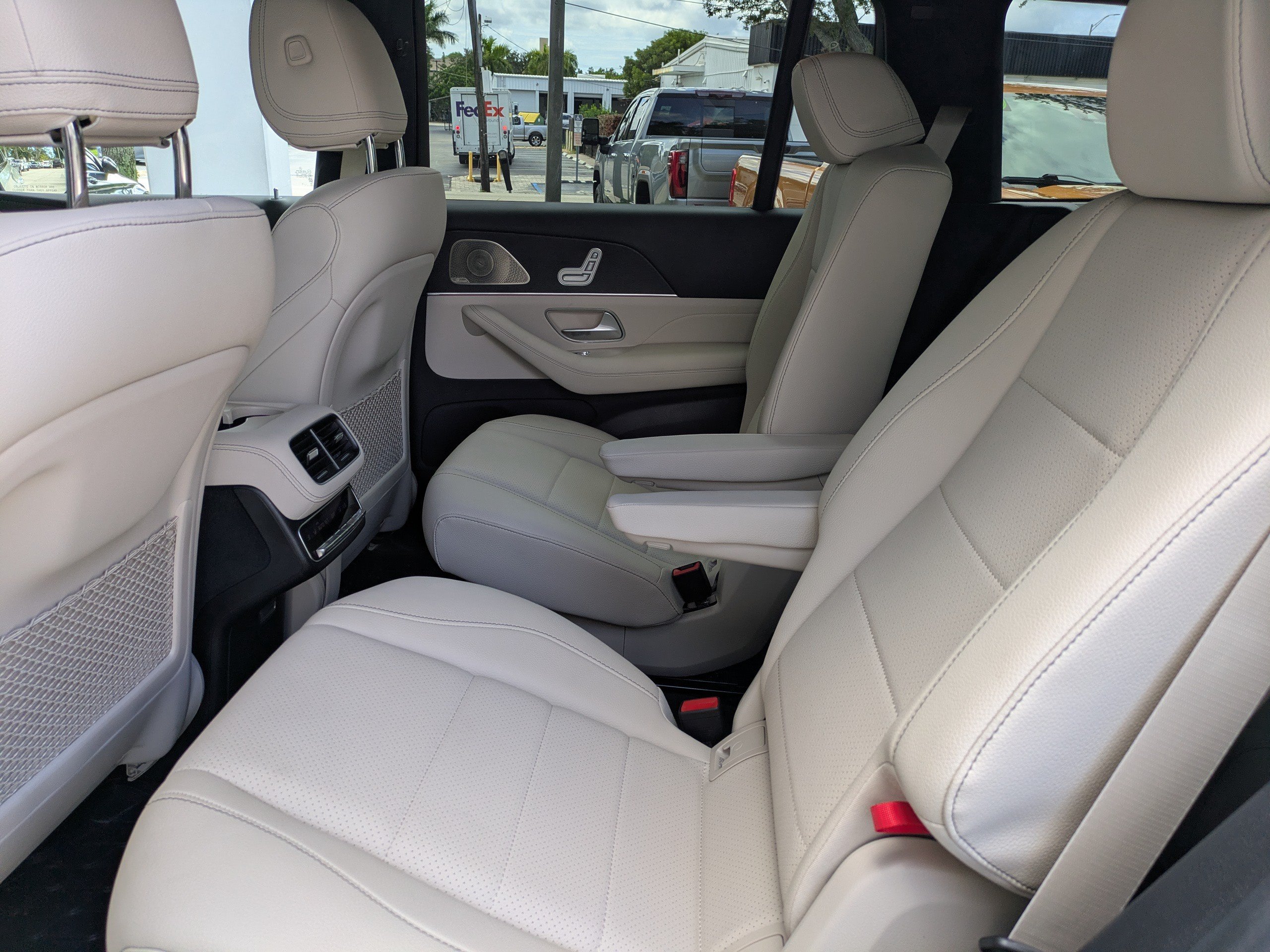 Used 2025 Mercedes-Benz GLS 450 4MATIC image 16