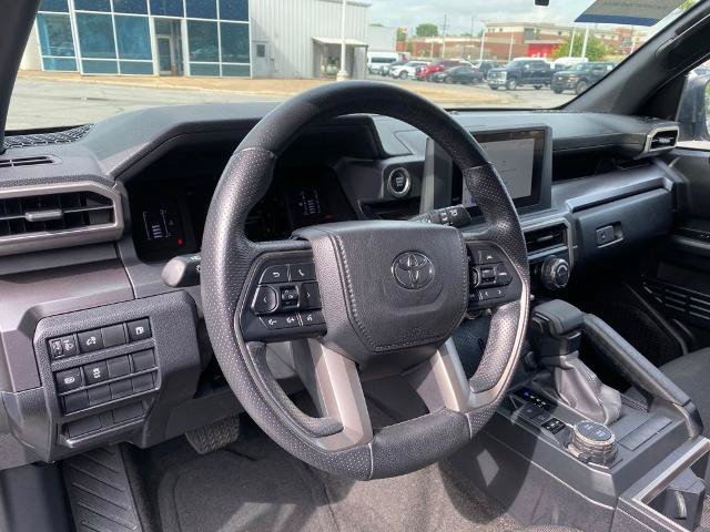 Used 2025 Toyota 4Runner SR5 AWD/4WD image 12