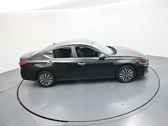 Used 2025 Nissan Altima 2.5 SV FWD image 40