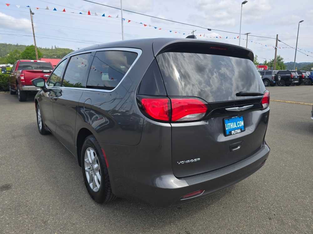 Used 2023 Chrysler Voyager LX FWD image 3