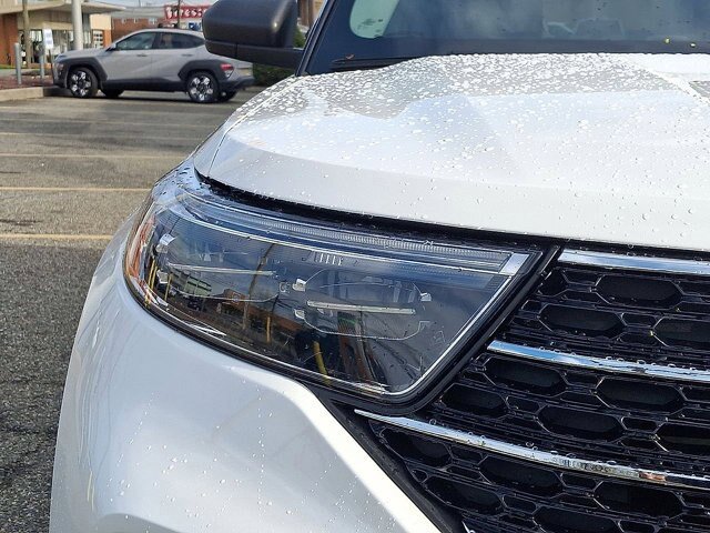 Certified 2023 Ford Explorer XLT w/ Equipment Group 202A AWD/4WD image 28