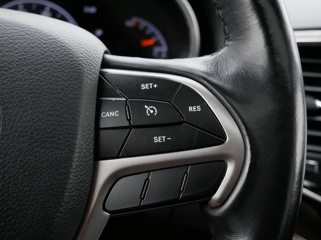 Used 2019 Jeep Grand Cherokee Limited AWD/4WD image 18