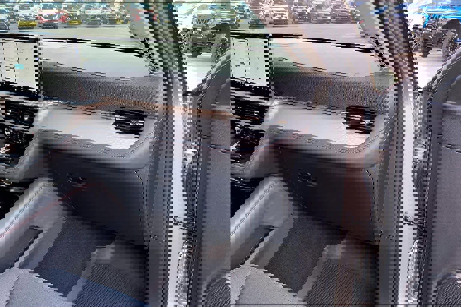 Certified 2025 Ford Explorer Active image 18