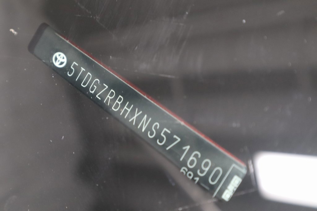 Used 2022 Toyota Highlander XLE image 35