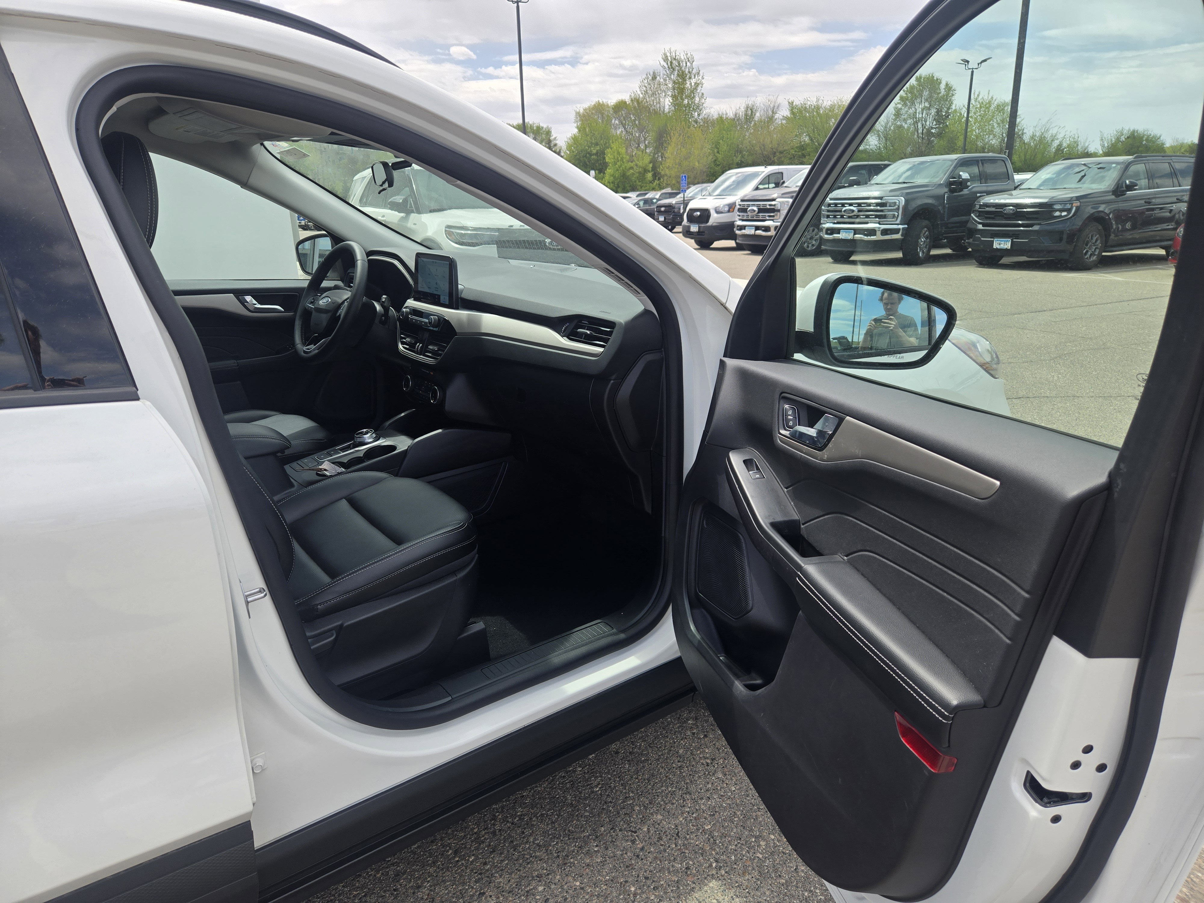 Certified 2022 Ford Escape SEL w/ Technology Package AWD/4WD image 16