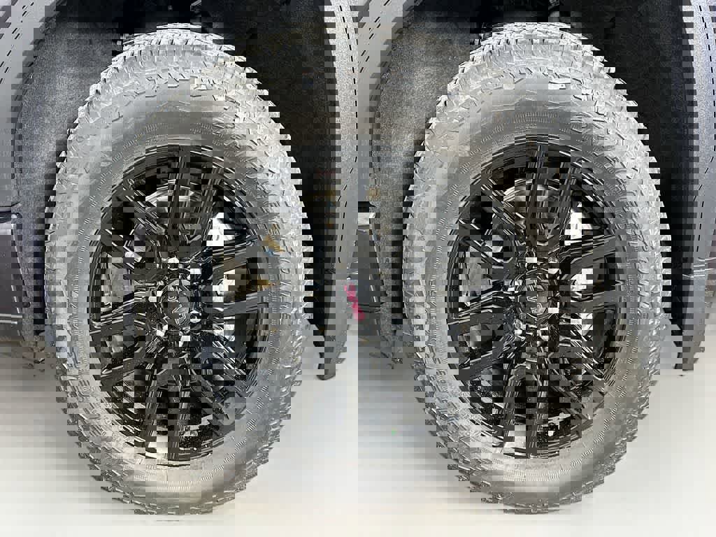 Used 2022 GMC Sierra 1500 Elevation w/ Elevation Premium Package image 11