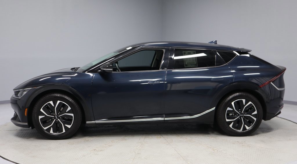 Used 2022 Kia EV6 Wind image 2