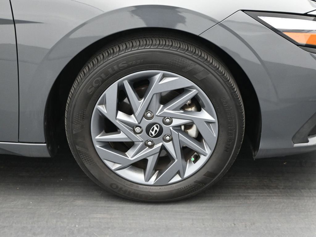 Used 2024 Hyundai Elantra SEL image 30