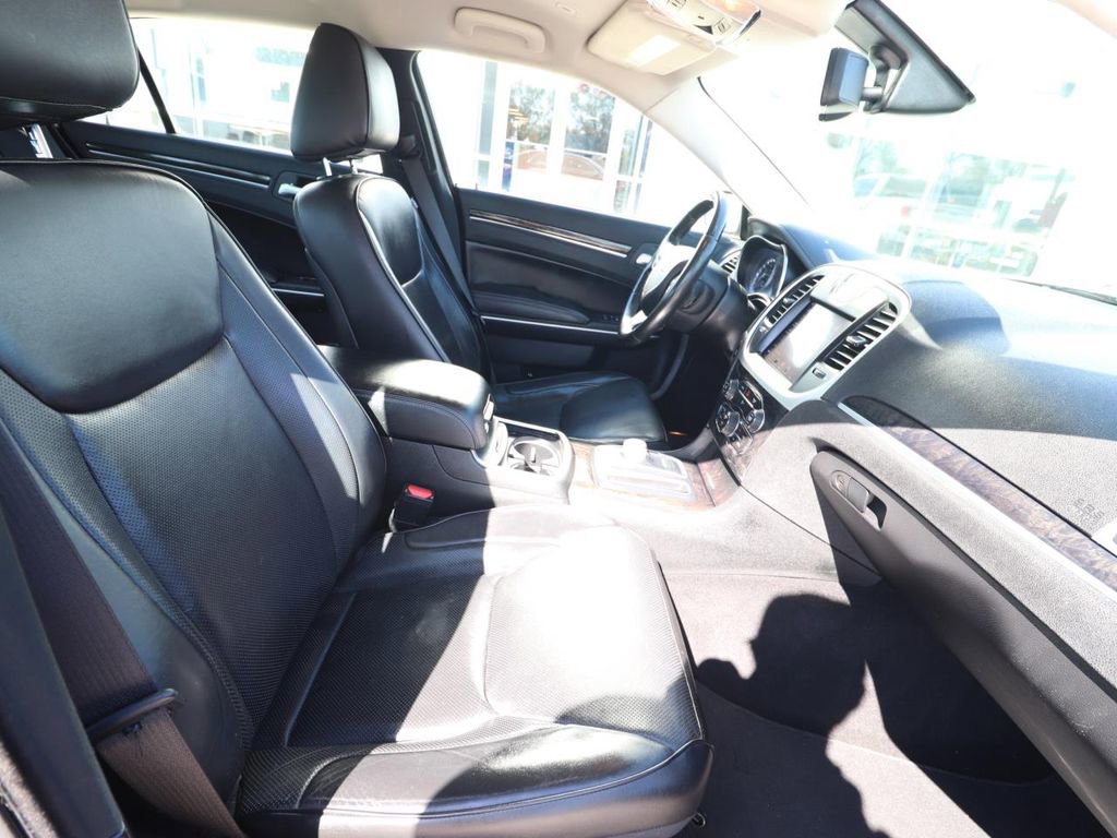 Used 2019 Chrysler 300 Limited image 15
