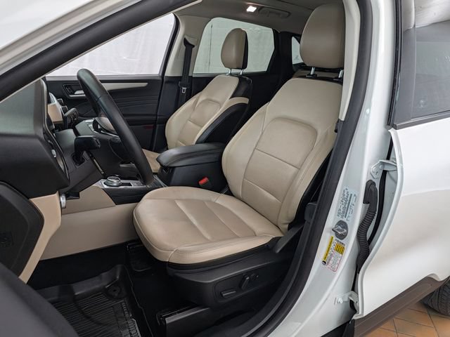 Certified 2022 Ford Escape SEL w/ Technology Package AWD/4WD image 8