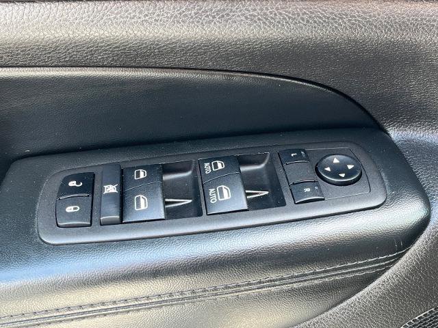 Used 2019 Jeep Grand Cherokee Altitude RWD image 12