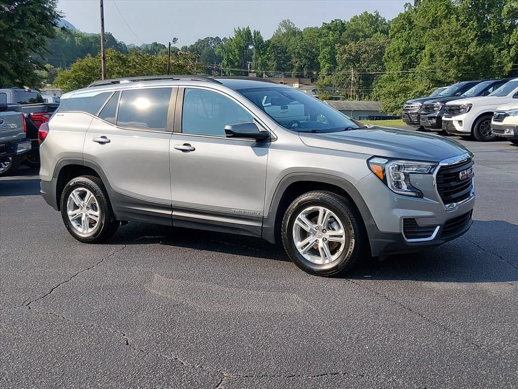 Used 2023 GMC Terrain SLE w/ Driver Convenience Package AWD/4WD image 2