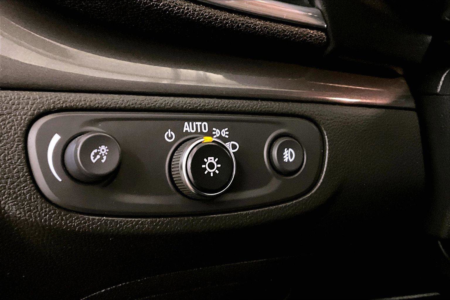 Used 2019 Buick Encore Sport Touring image 30