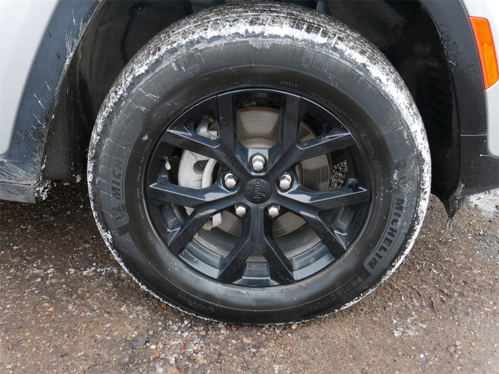 Used 2024 Jeep Grand Cherokee Altitude image 7