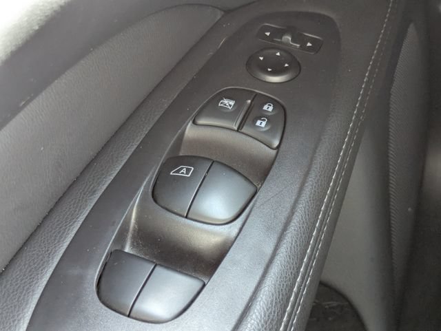 Used 2020 Nissan Pathfinder S FWD image 22