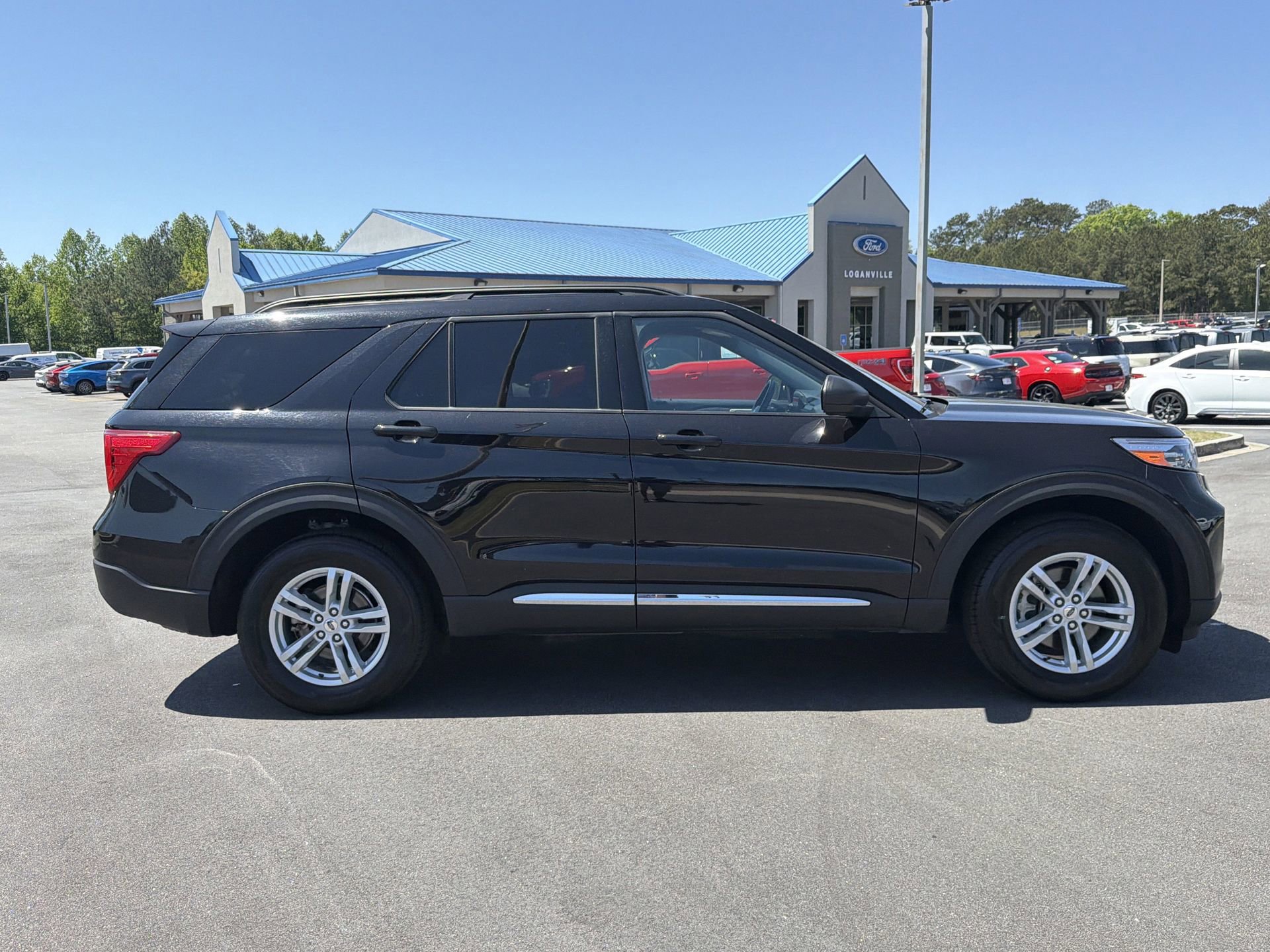 Certified 2024 Ford Explorer XLT w/ Equipment Group 202A AWD/4WD image 29