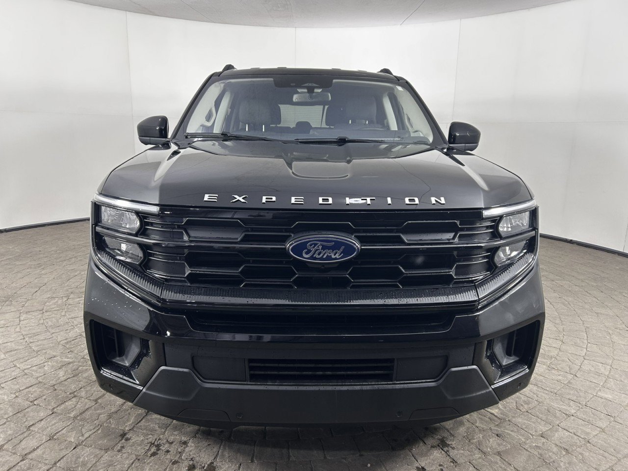 Certified 2025 Ford Expedition Active AWD/4WD image 2
