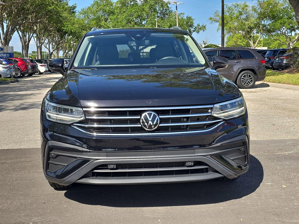 Used 2023 Volkswagen Tiguan SE w/ Panoramic Sunroof Package FWD image 5