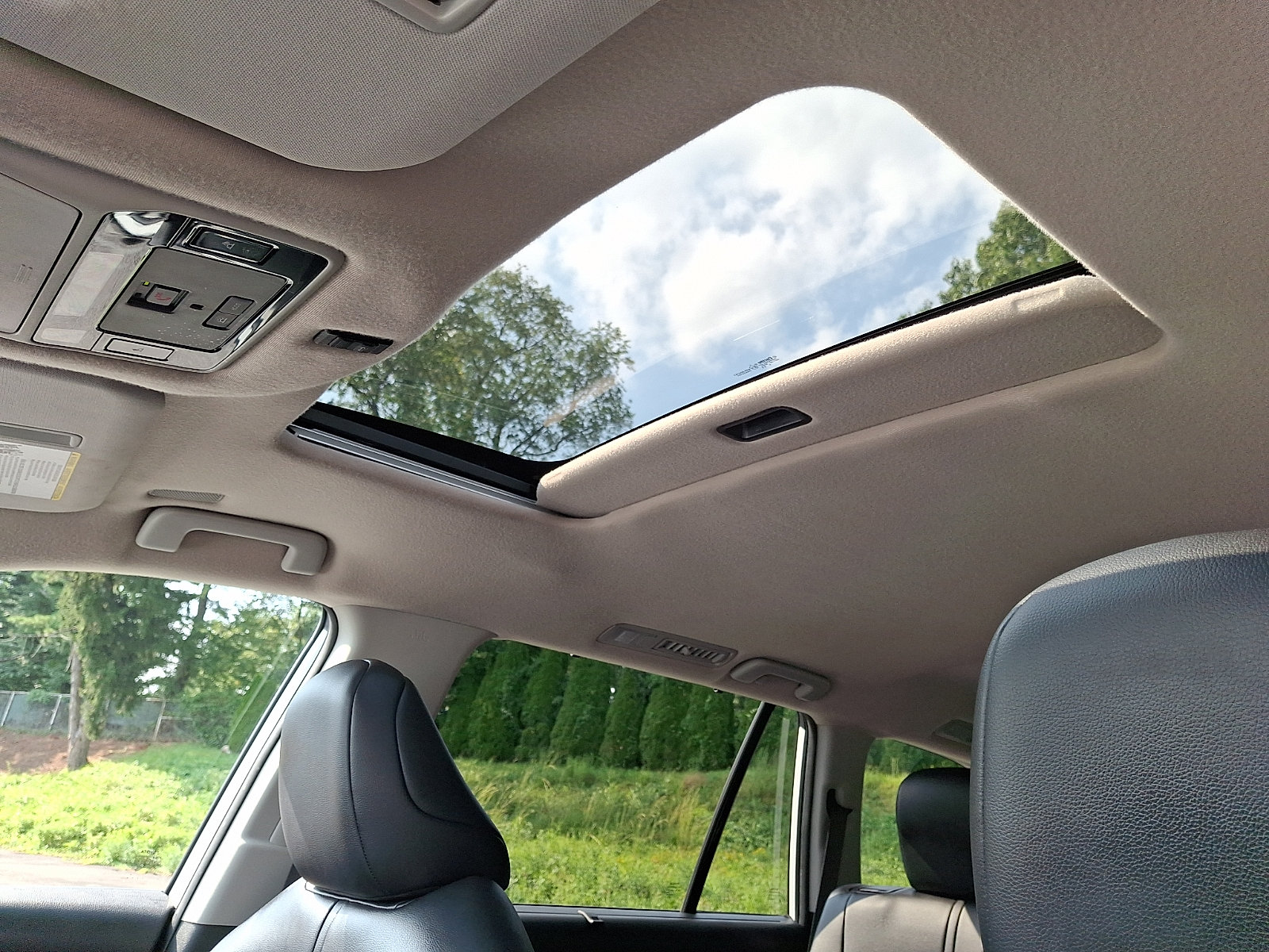 Used 2024 Toyota Grand Highlander AWD image 17