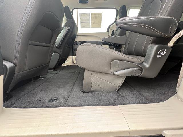 Used 2023 Chrysler Voyager LX FWD image 31