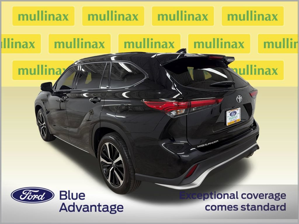 Used 2022 Toyota Highlander XSE FWD image 11