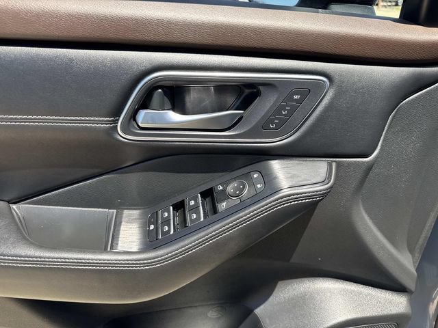 Used 2023 Nissan Rogue Platinum w/ Platinum Premium Package AWD/4WD image 19